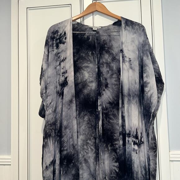 🔥🔥FIRE SALE🔥🔥 EUC coverup set, lined pants and flowy kimono top - Picture 9 of 11